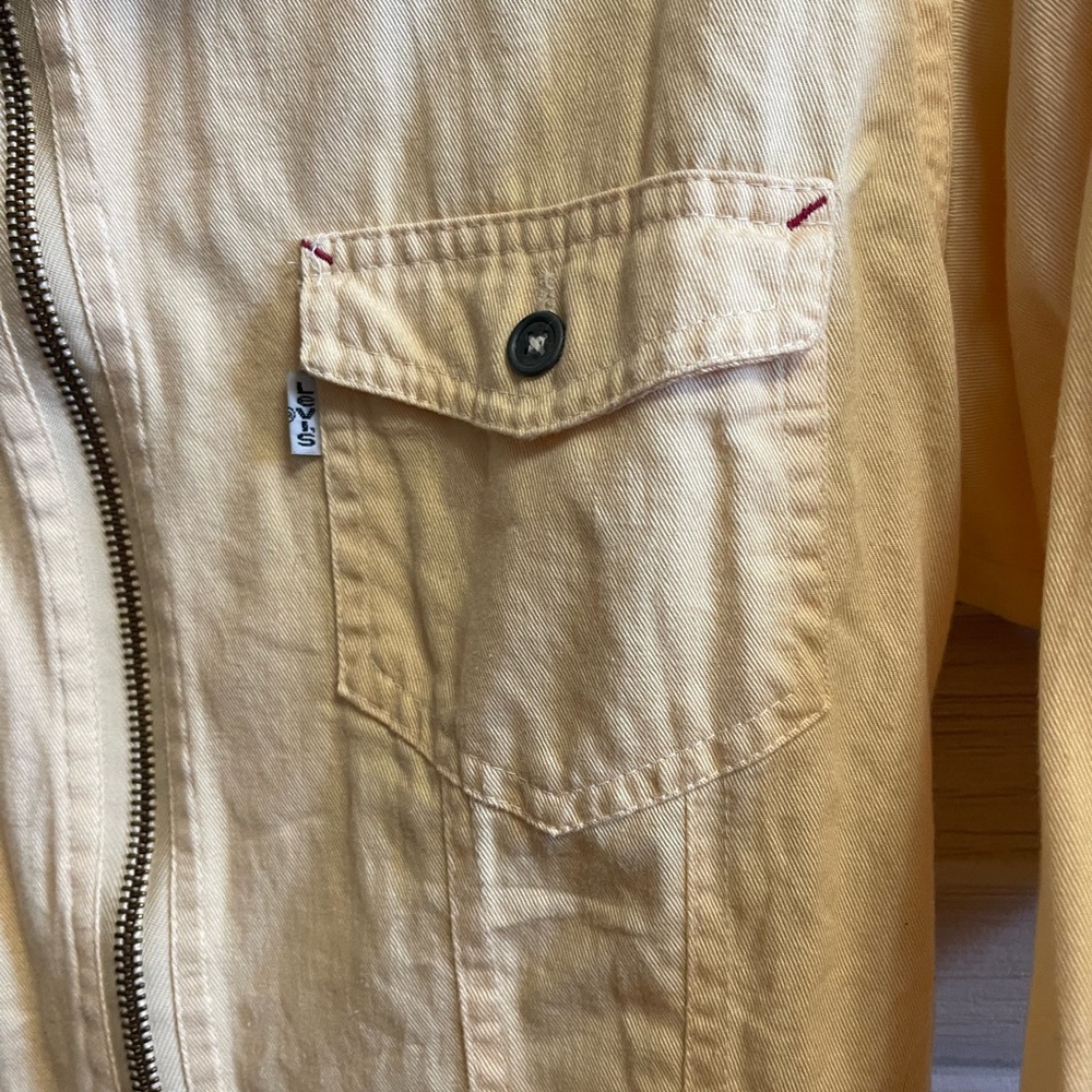 Vintage Levi’s Women's Cream Top with Teal Accents - Picture 5 of 9